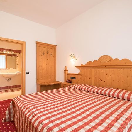 Hotel Daniela Levico Terme Extérieur photo