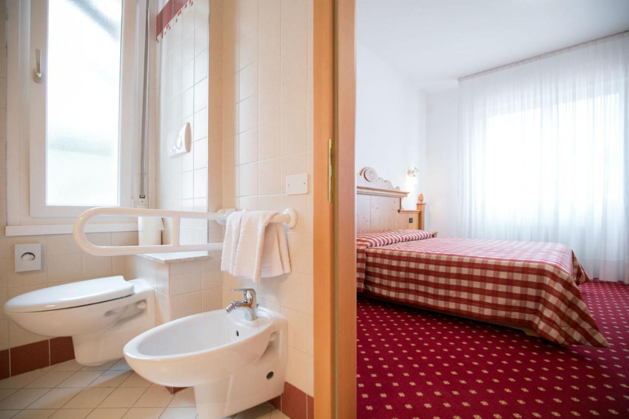 Hotel Daniela Levico Terme Extérieur photo