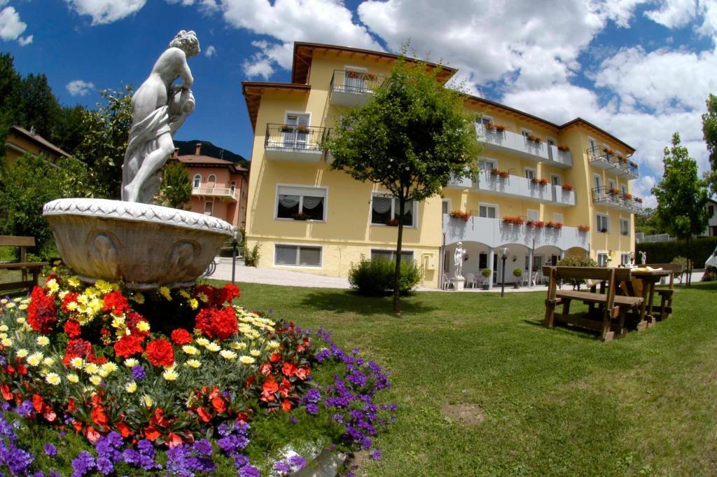 Hotel Daniela Levico Terme Extérieur photo