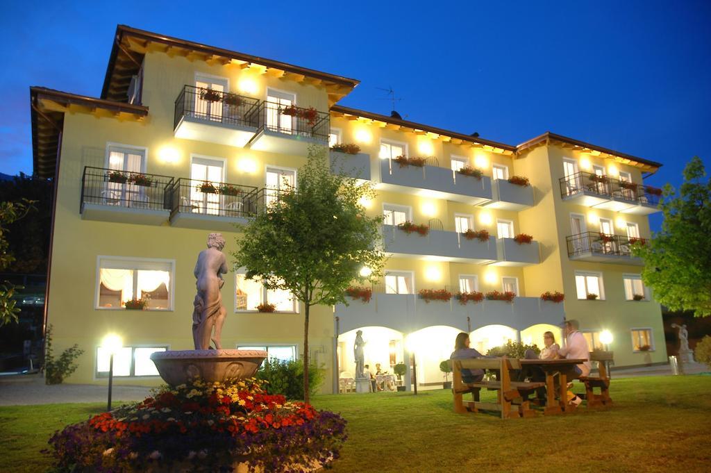 Hotel Daniela Levico Terme Extérieur photo